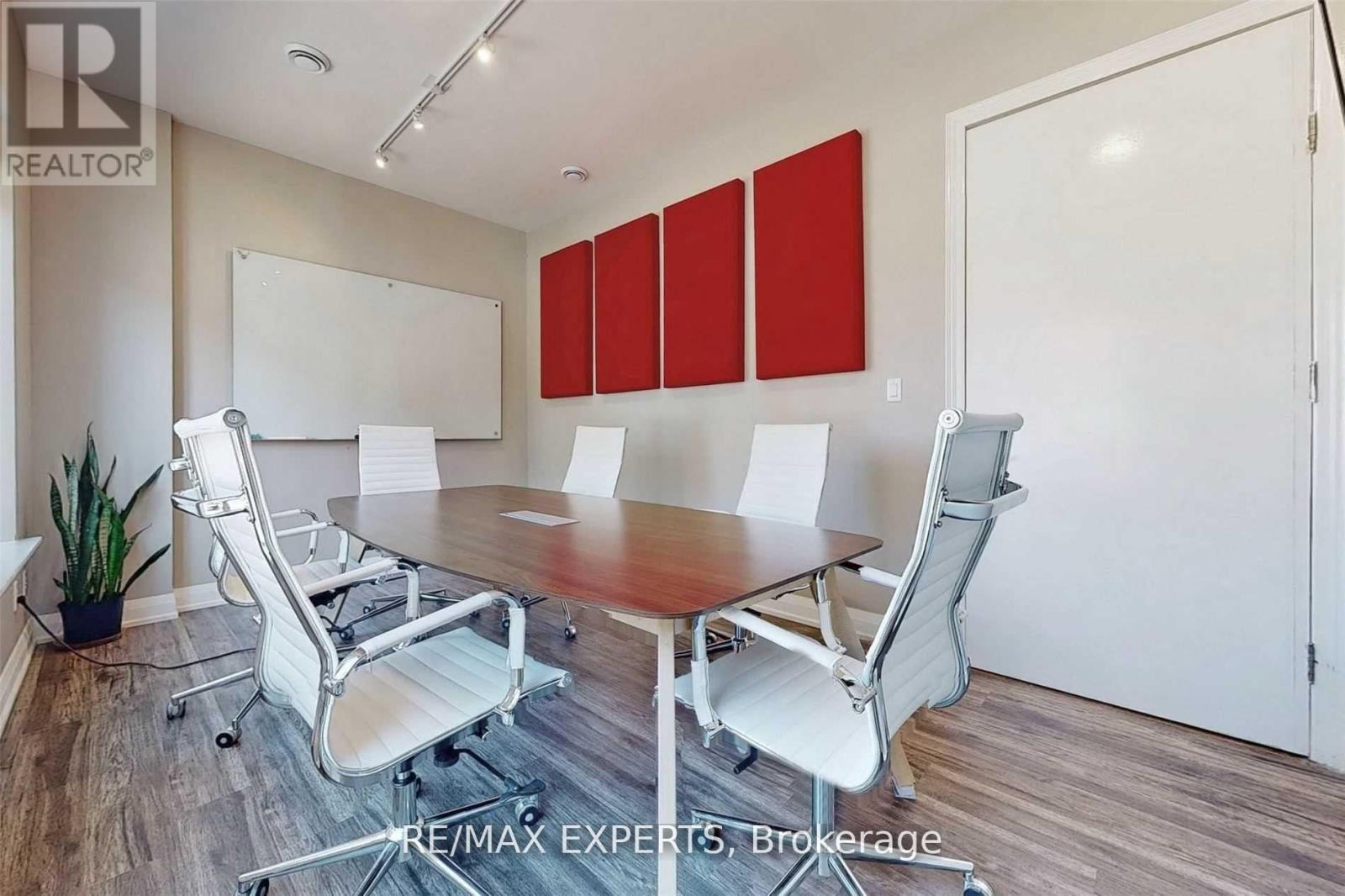 18 (1st Floor) - 30 Wertheim Court, Richmond Hill, Ontario  L4B 1B9 - Photo 16 - N12433107