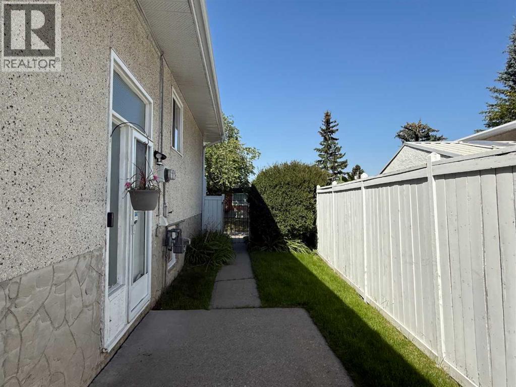 7331 & 7329 Huntertown Crescent Nw, Calgary, Alberta  T2K 4K3 - Photo 12 - A2230953