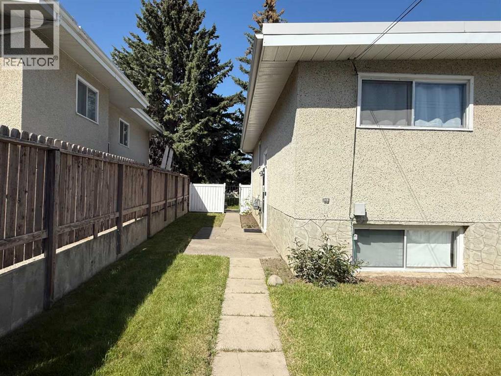 7331 & 7329 Huntertown Crescent Nw, Calgary, Alberta  T2K 4K3 - Photo 15 - A2230953