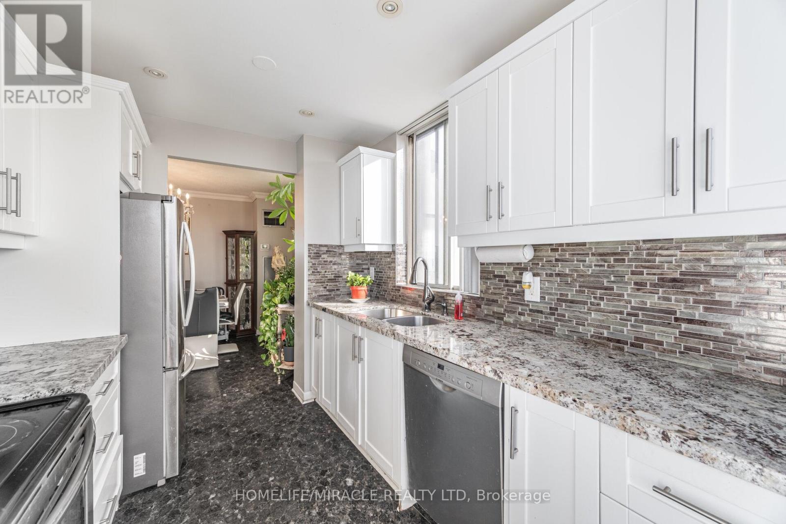 1705 - 26 Hanover Road, Brampton, Ontario  L6S 4T2 - Photo 22 - W12433084