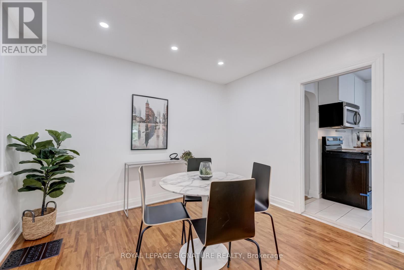 33 Ash Crescent, Toronto, Ontario  M8W 1E4 - Photo 10 - W12433091