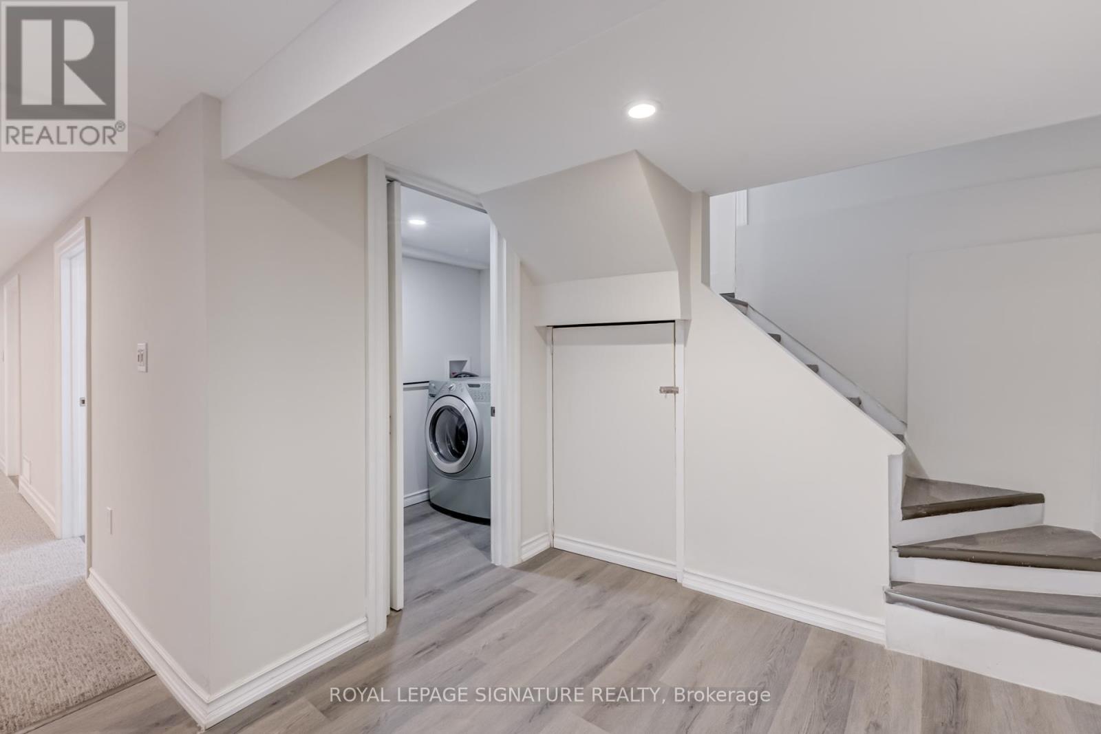 33 Ash Crescent, Toronto, Ontario  M8W 1E4 - Photo 17 - W12433091