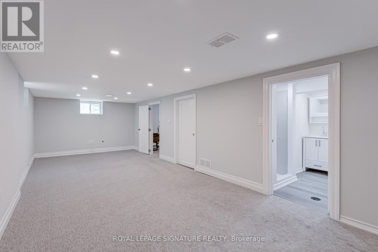 33 Ash Crescent, Toronto, Ontario  M8W 1E4 - Photo 19 - W12433091