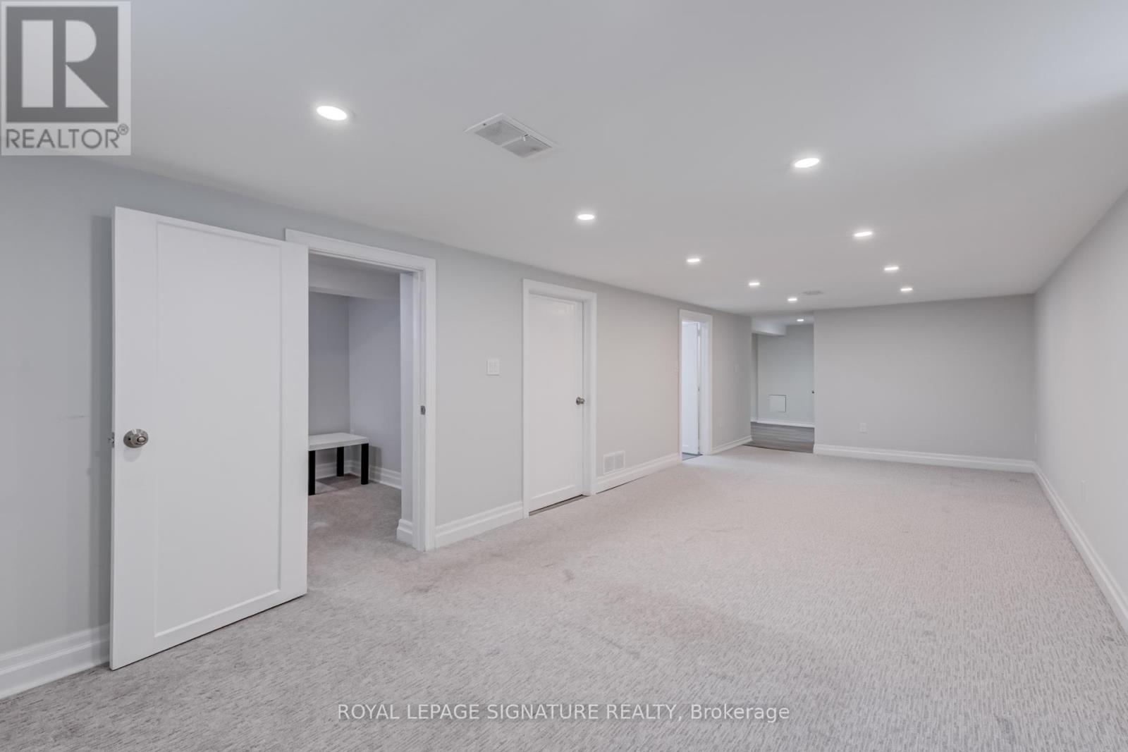33 Ash Crescent, Toronto, Ontario  M8W 1E4 - Photo 20 - W12433091