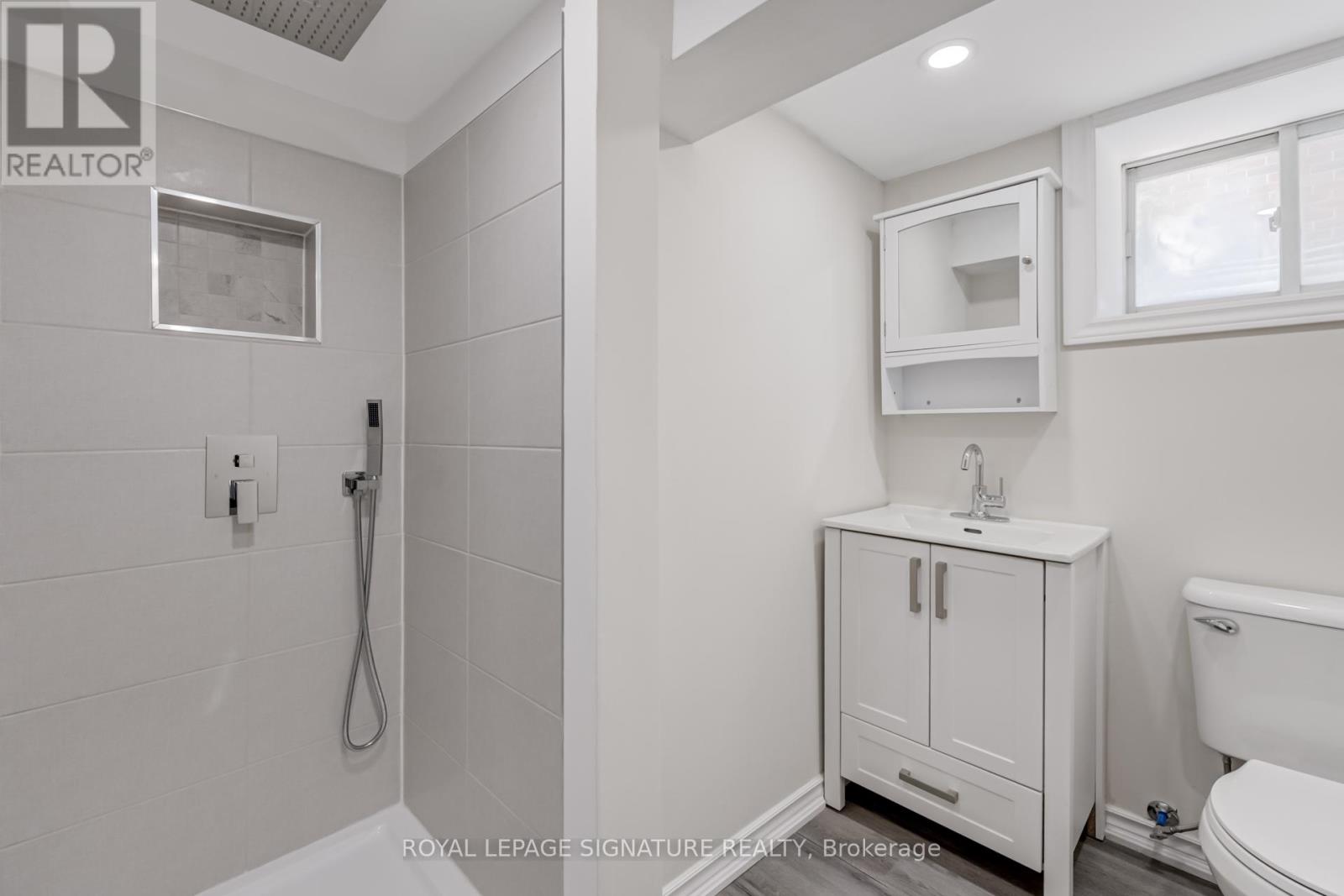 33 Ash Crescent, Toronto, Ontario  M8W 1E4 - Photo 24 - W12433091