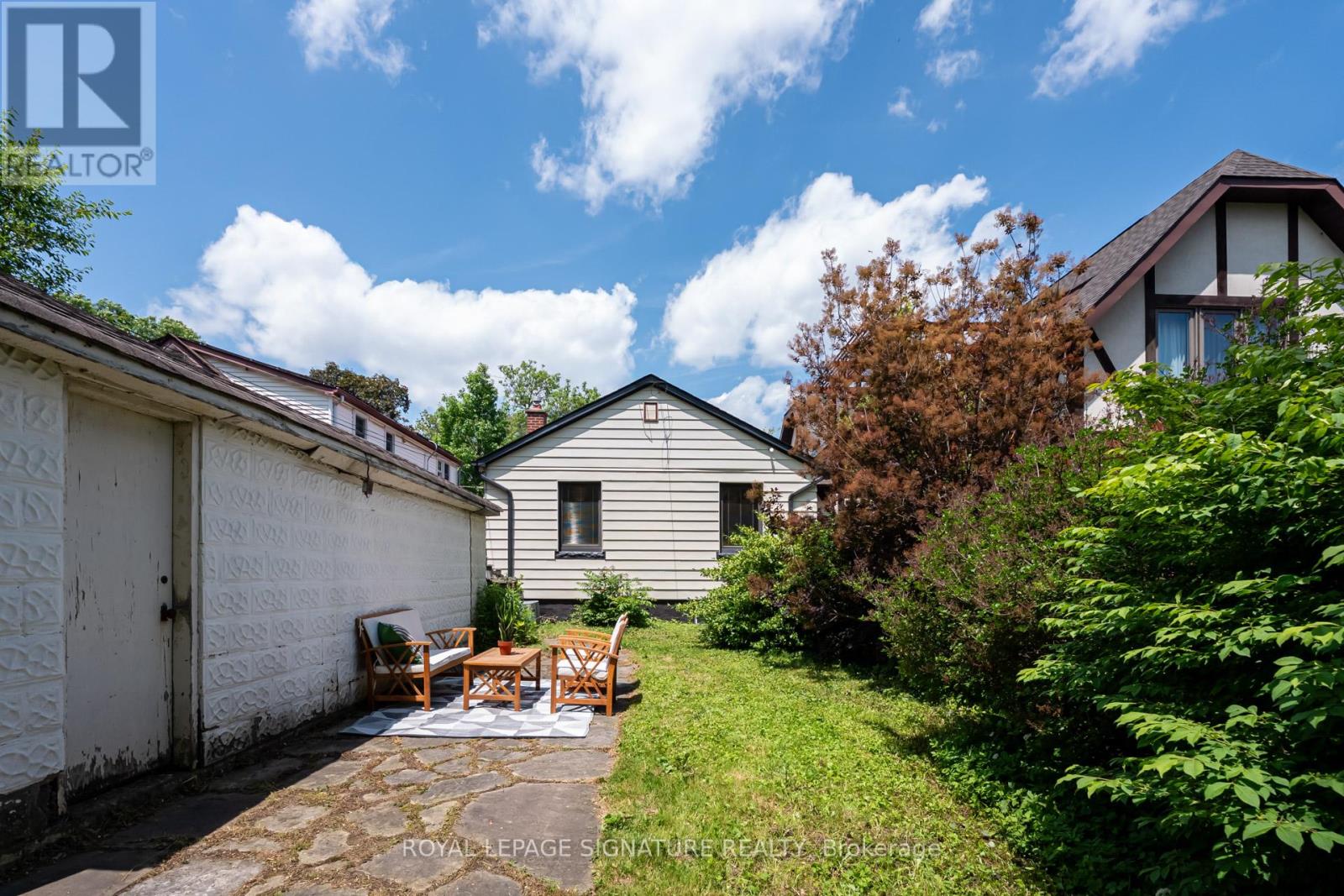33 Ash Crescent, Toronto, Ontario  M8W 1E4 - Photo 28 - W12433091