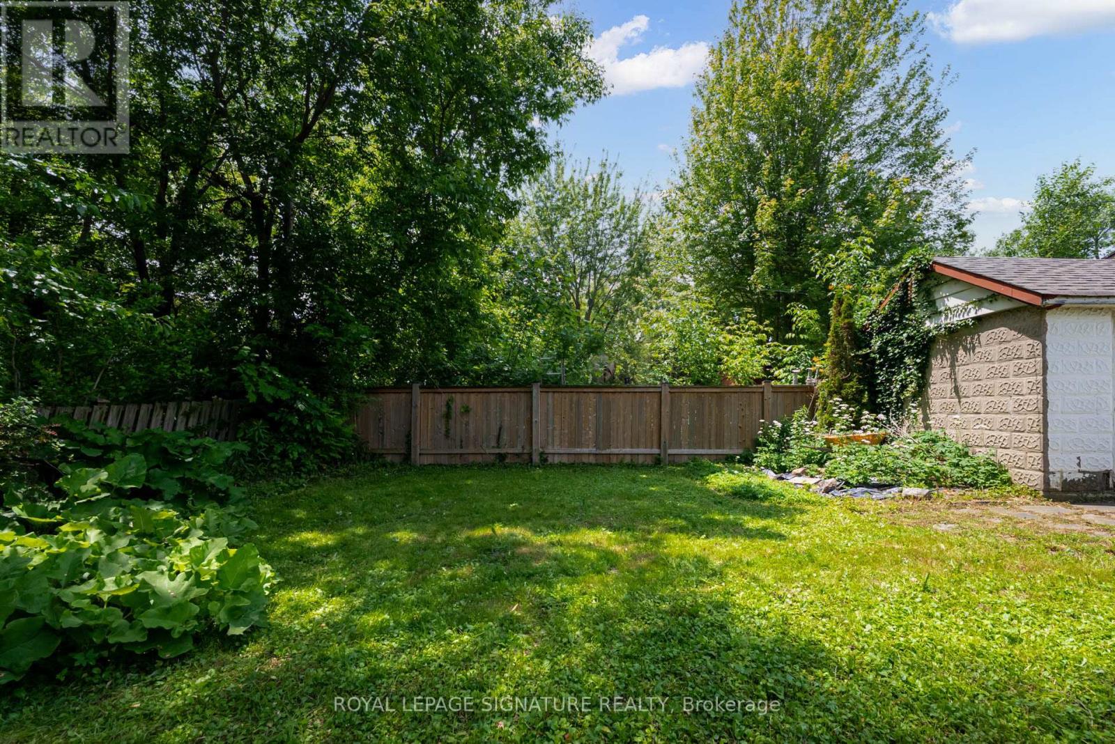 33 Ash Crescent, Toronto, Ontario  M8W 1E4 - Photo 30 - W12433091