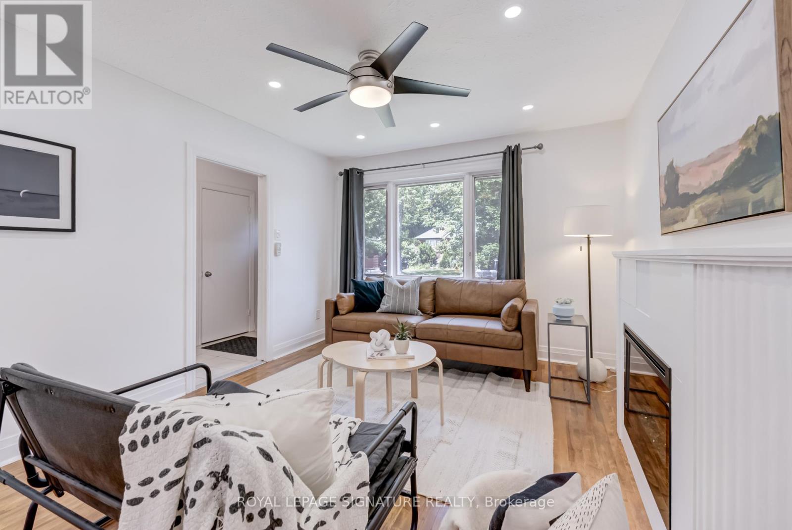 33 Ash Crescent, Toronto, Ontario  M8W 1E4 - Photo 6 - W12433091