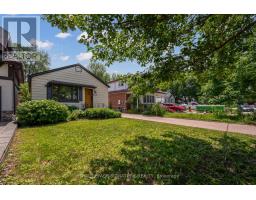 33 ASH CRESCENT, Toronto, Ontario