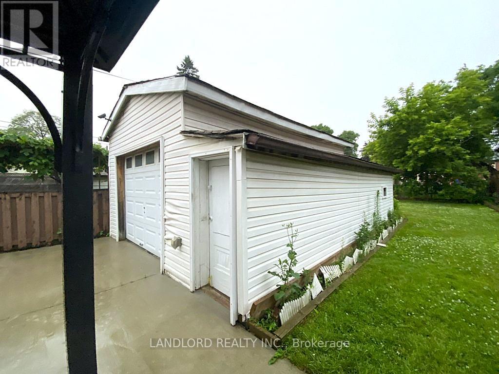 Lower - 92 Holwood Avenue, Toronto, Ontario  M6M 1P6 - Photo 13 - W12433104