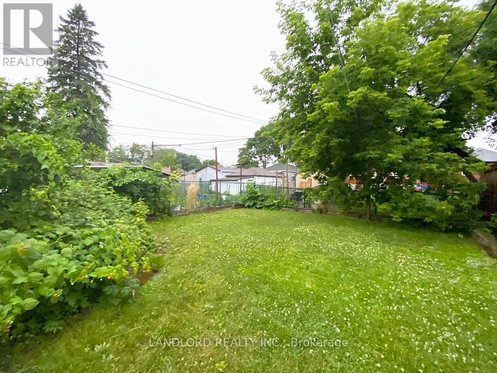 Lower - 92 Holwood Avenue, Toronto, Ontario  M6M 1P6 - Photo 14 - W12433104