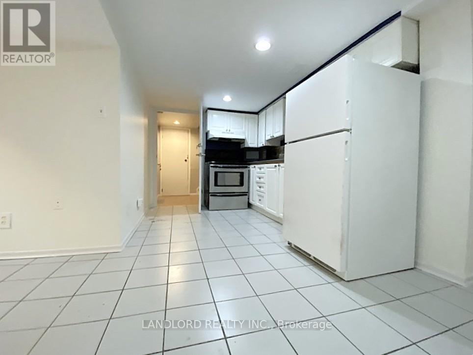 Lower - 92 Holwood Avenue, Toronto, Ontario  M6M 1P6 - Photo 2 - W12433104