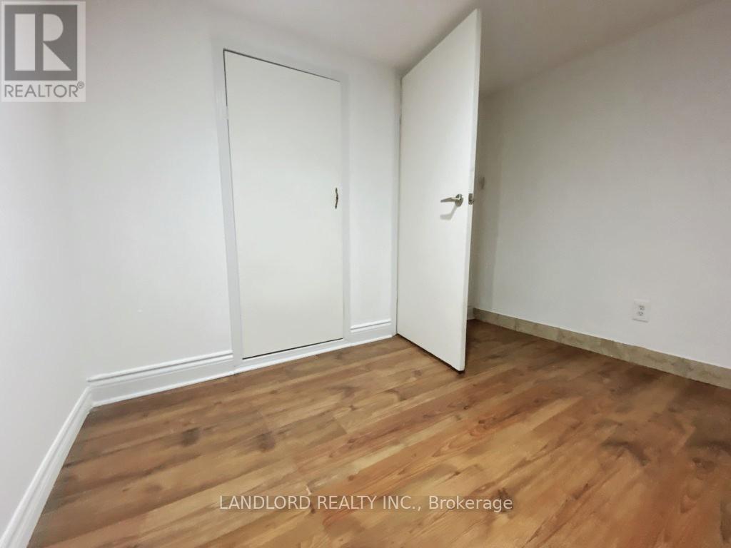 Lower - 92 Holwood Avenue, Toronto, Ontario  M6M 1P6 - Photo 5 - W12433104