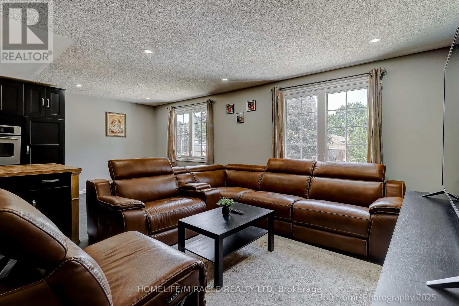 82 Goldgate Crescent, Orangeville, Ontario  L9W 4B8 - Photo 12 - W12433145