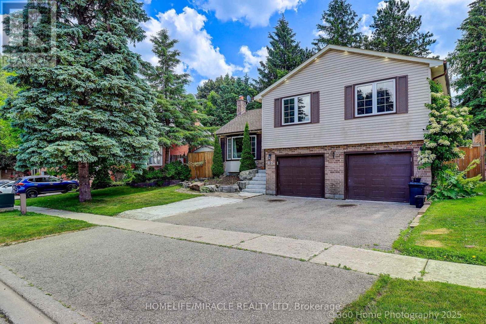 82 Goldgate Crescent, Orangeville, Ontario  L9W 4B8 - Photo 2 - W12433145