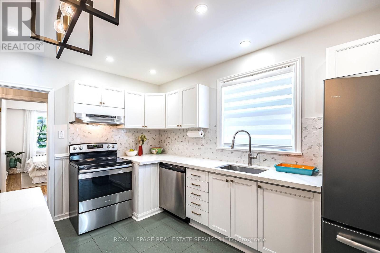 6 Twelfth Street, Toronto, Ontario  M8V 3G7 - Photo 11 - W12433164