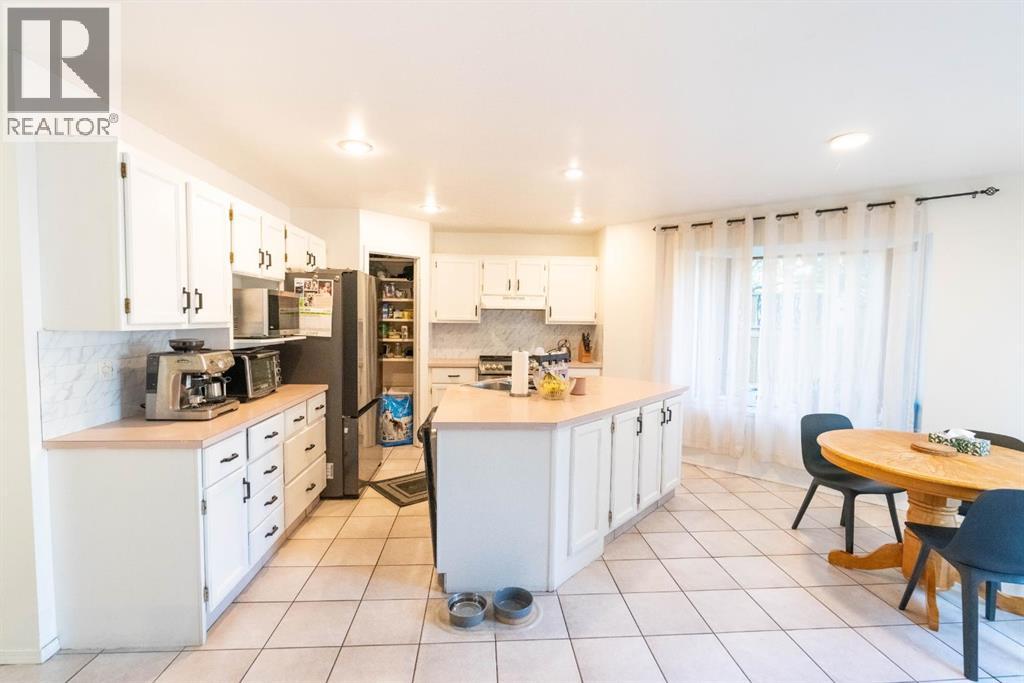 33 Sundown Close Se, Calgary, Alberta  T2X 2X3 - Photo 5 - A2245531