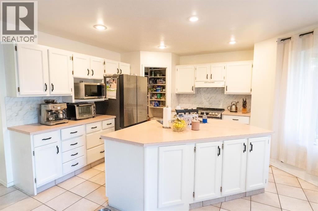33 Sundown Close Se, Calgary, Alberta  T2X 2X3 - Photo 6 - A2245531