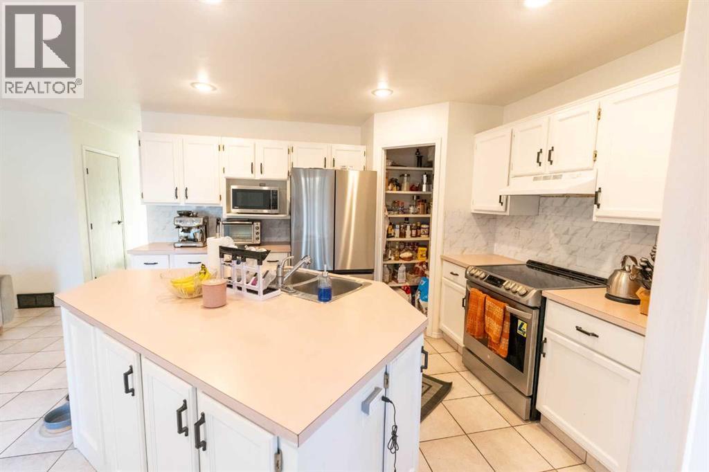 33 Sundown Close Se, Calgary, Alberta  T2X 2X3 - Photo 7 - A2245531