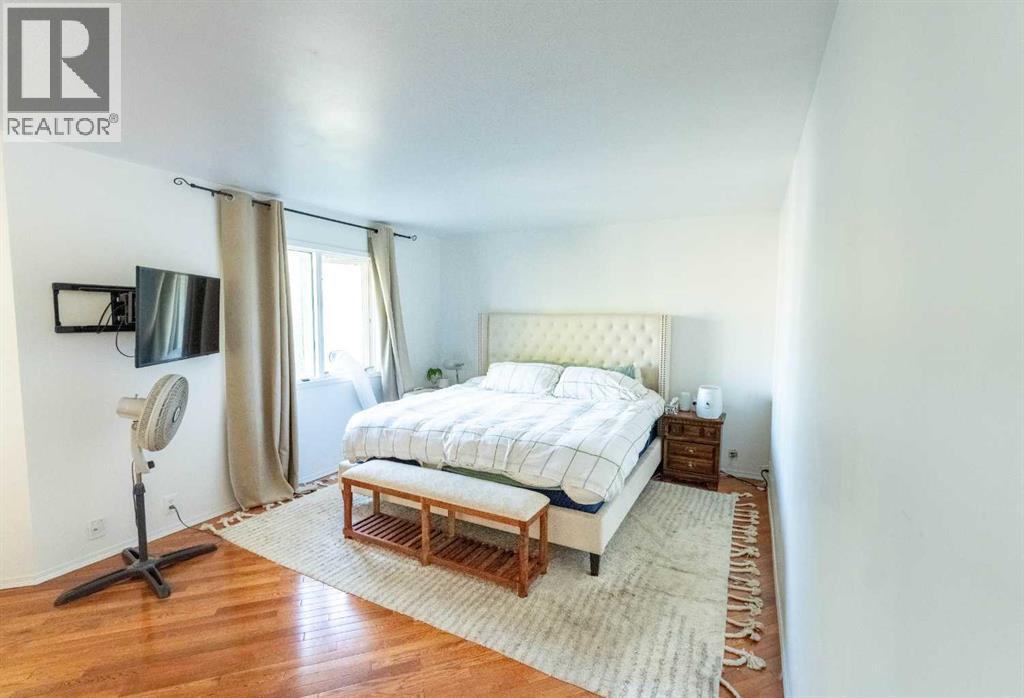 33 Sundown Close Se, Calgary, Alberta  T2X 2X3 - Photo 10 - A2245531