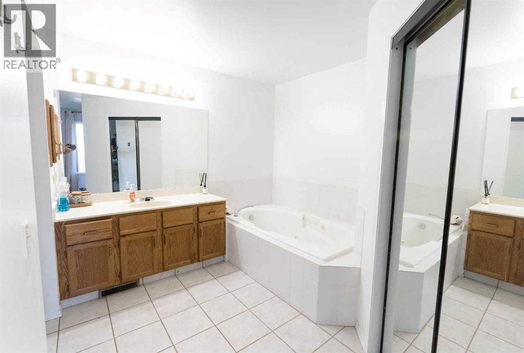 33 Sundown Close Se, Calgary, Alberta  T2X 2X3 - Photo 13 - A2245531
