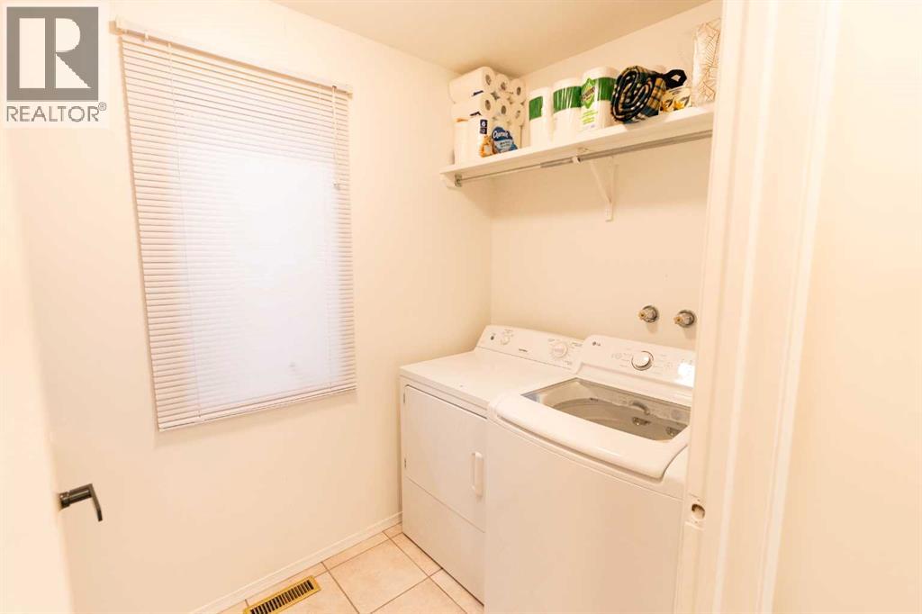 33 Sundown Close Se, Calgary, Alberta  T2X 2X3 - Photo 4 - A2245531