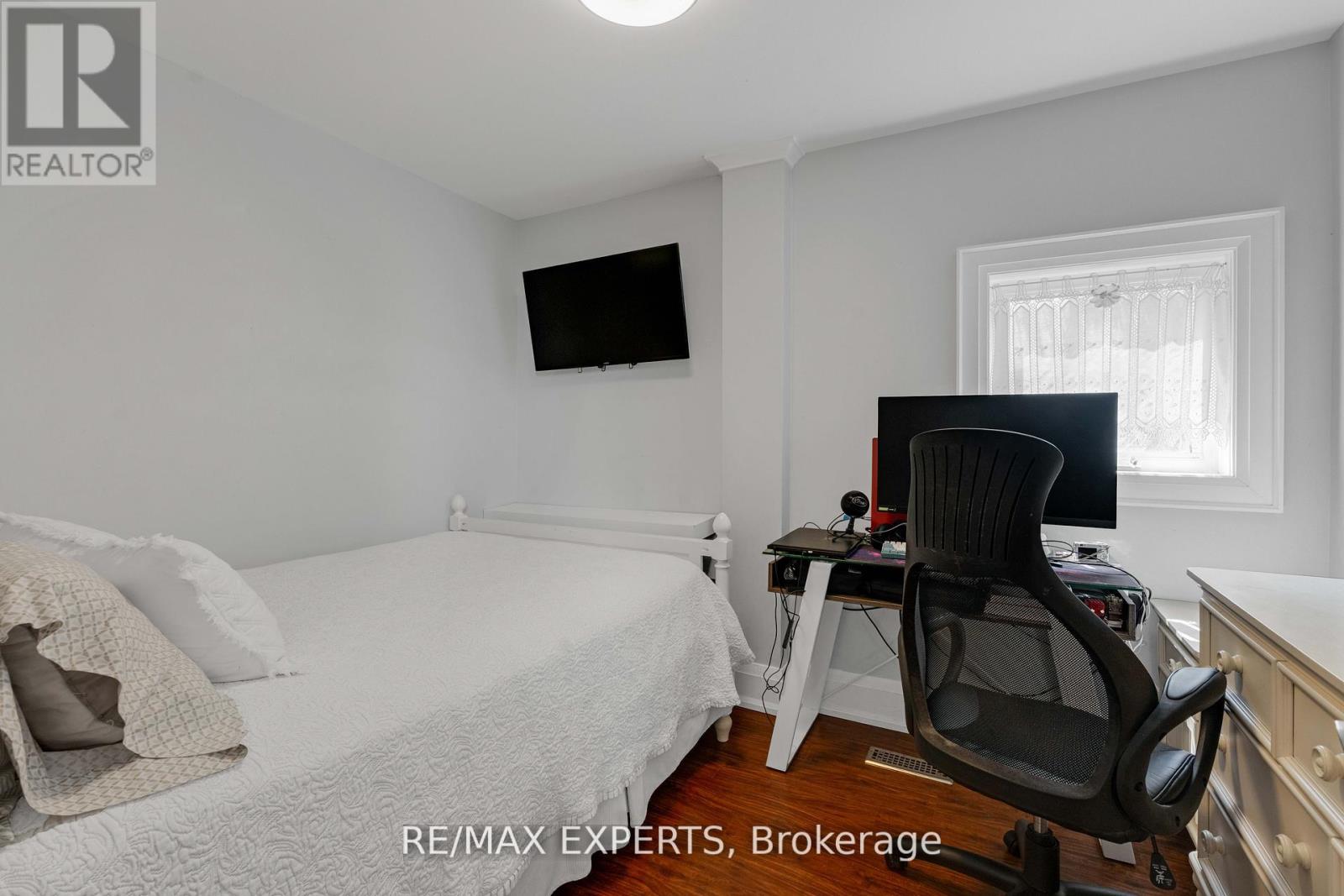 19 Kenora Crescent, Toronto, Ontario  M6M 1C5 - Photo 17 - W12359042