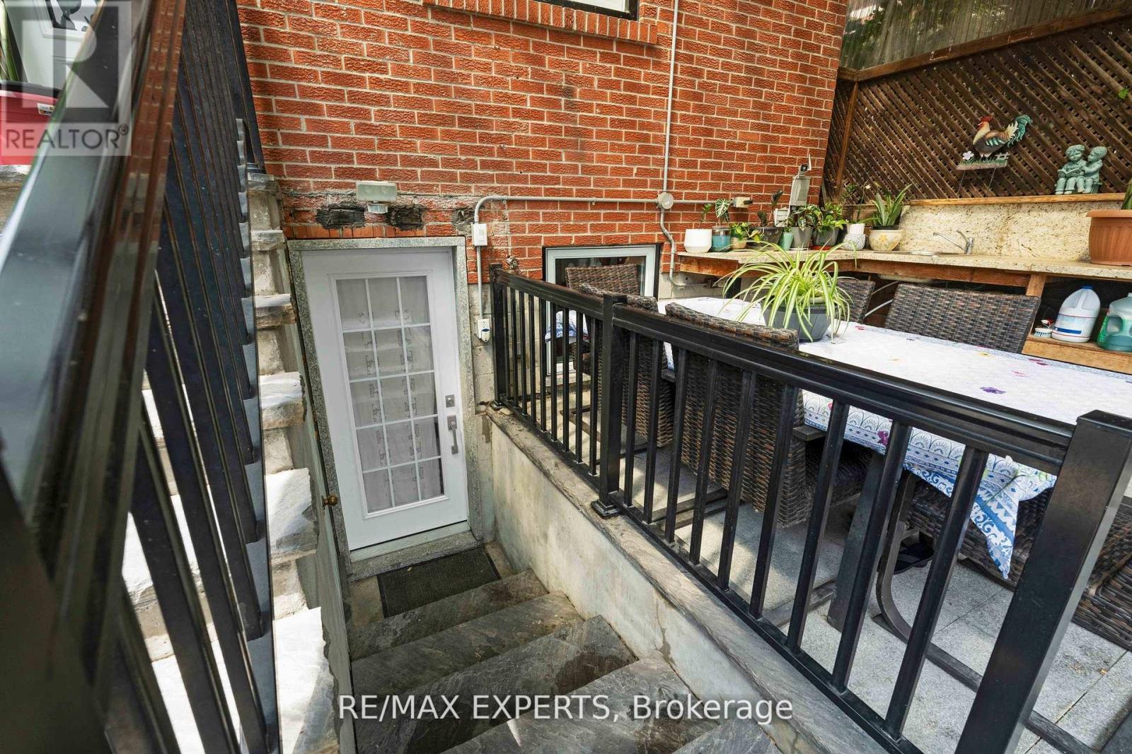 19 Kenora Crescent, Toronto, Ontario  M6M 1C5 - Photo 25 - W12359042