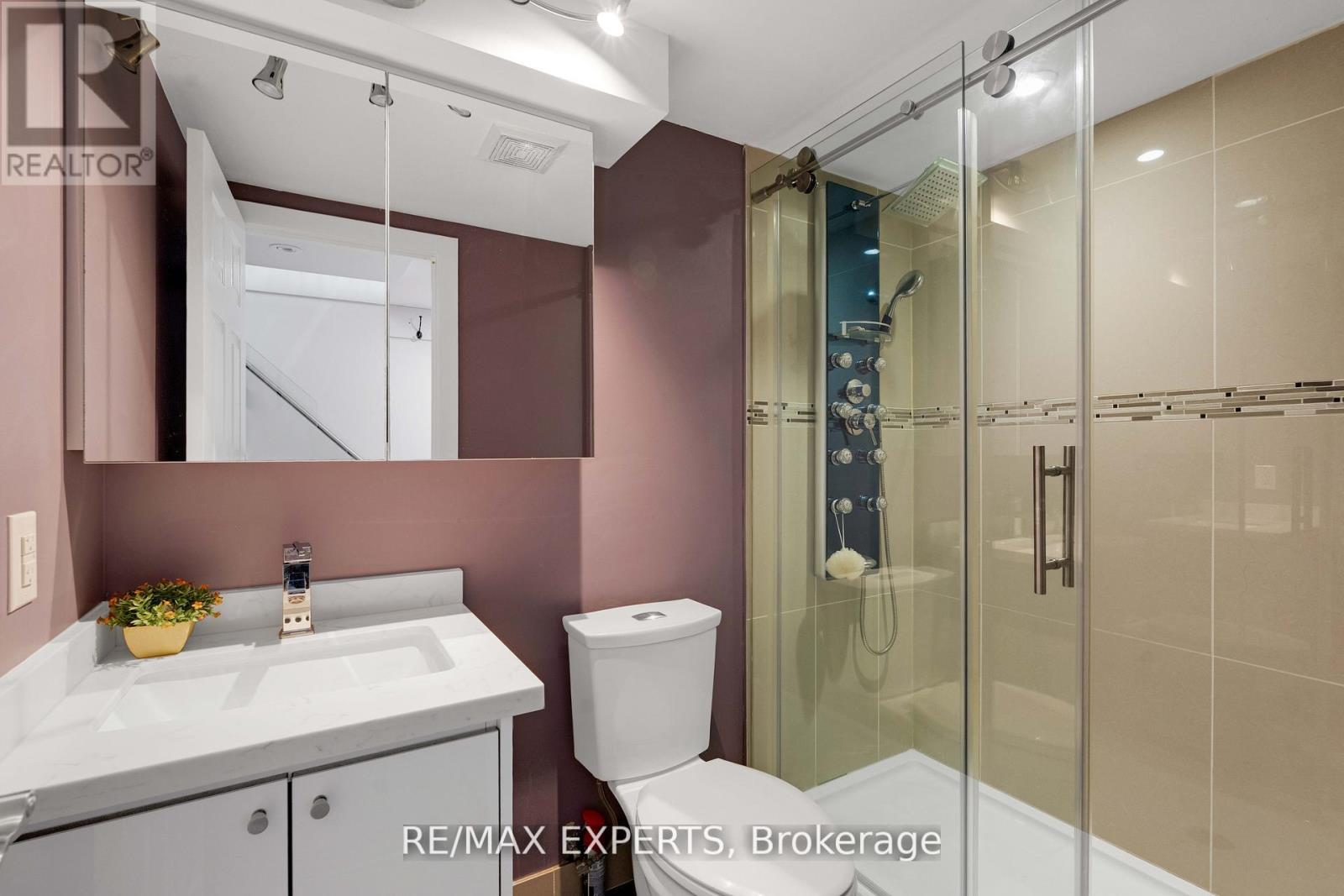 19 Kenora Crescent, Toronto, Ontario  M6M 1C5 - Photo 22 - W12359042