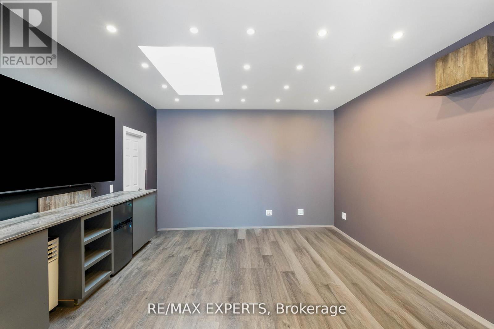 19 Kenora Crescent, Toronto, Ontario  M6M 1C5 - Photo 29 - W12359042