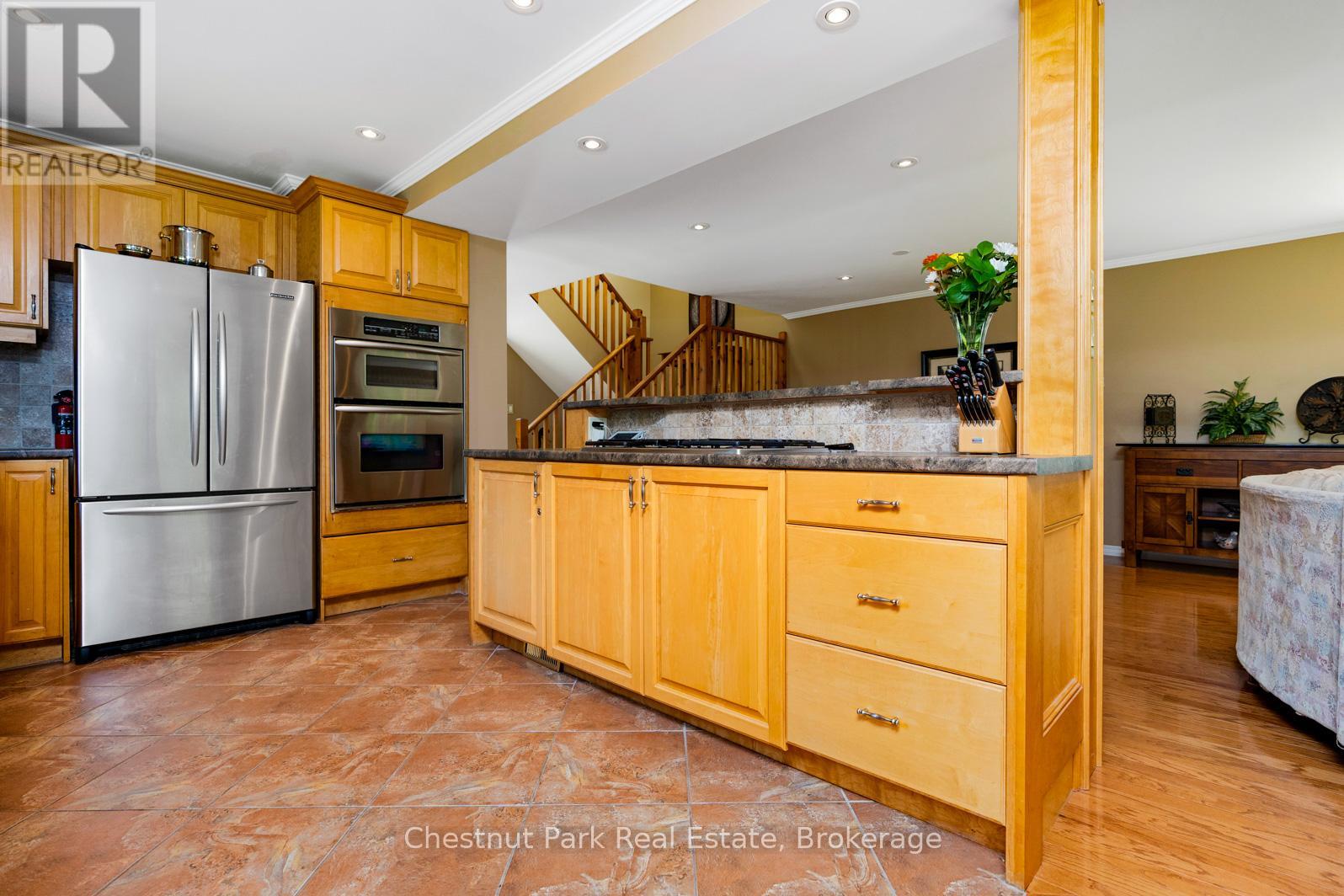 110 Laurie's Court, Blue Mountains, Ontario  L9Y 0L4 - Photo 11 - X12433085