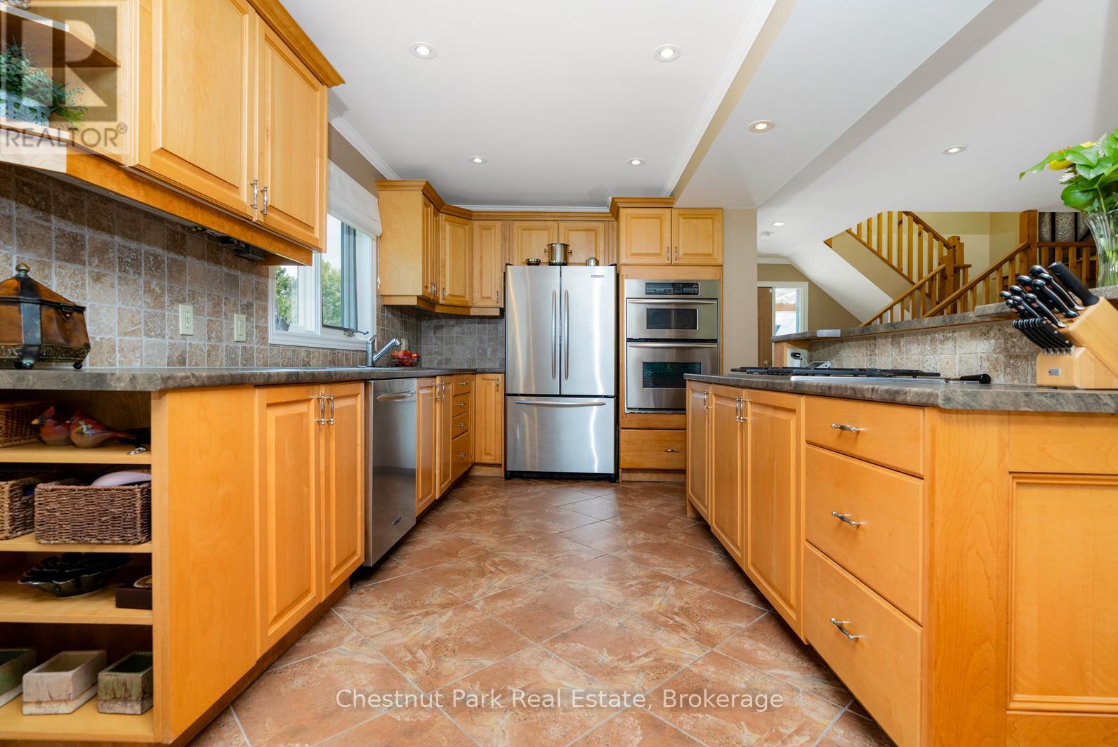 110 Laurie's Court, Blue Mountains, Ontario  L9Y 0L4 - Photo 10 - X12433085