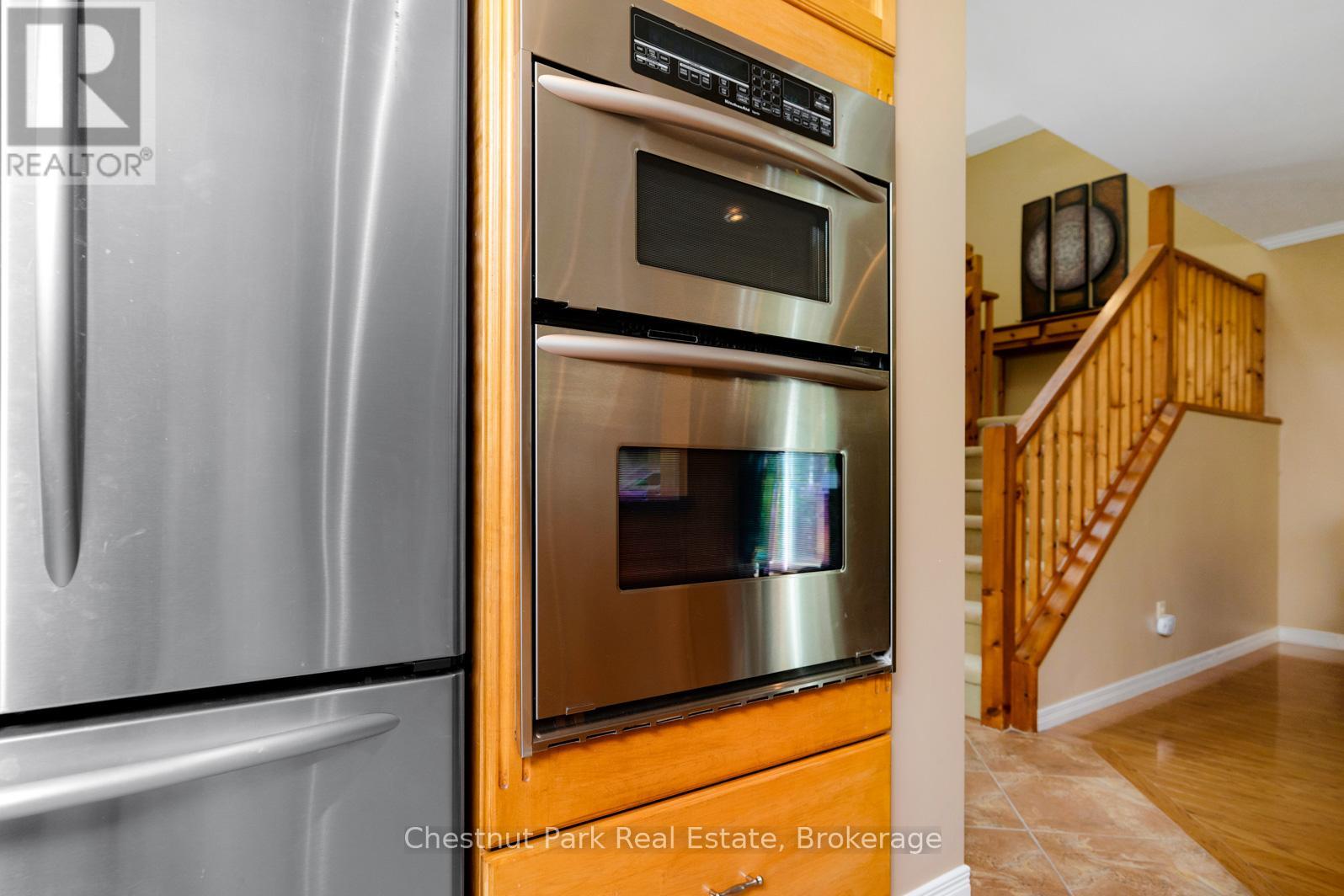 110 Laurie's Court, Blue Mountains, Ontario  L9Y 0L4 - Photo 18 - X12433085