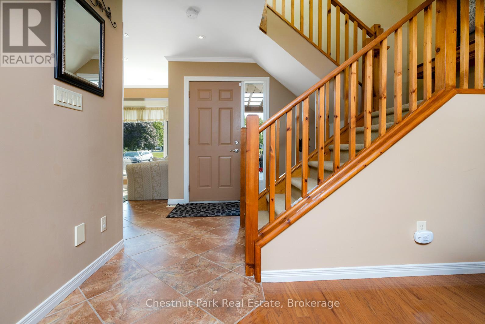 110 Laurie's Court, Blue Mountains, Ontario  L9Y 0L4 - Photo 4 - X12433085
