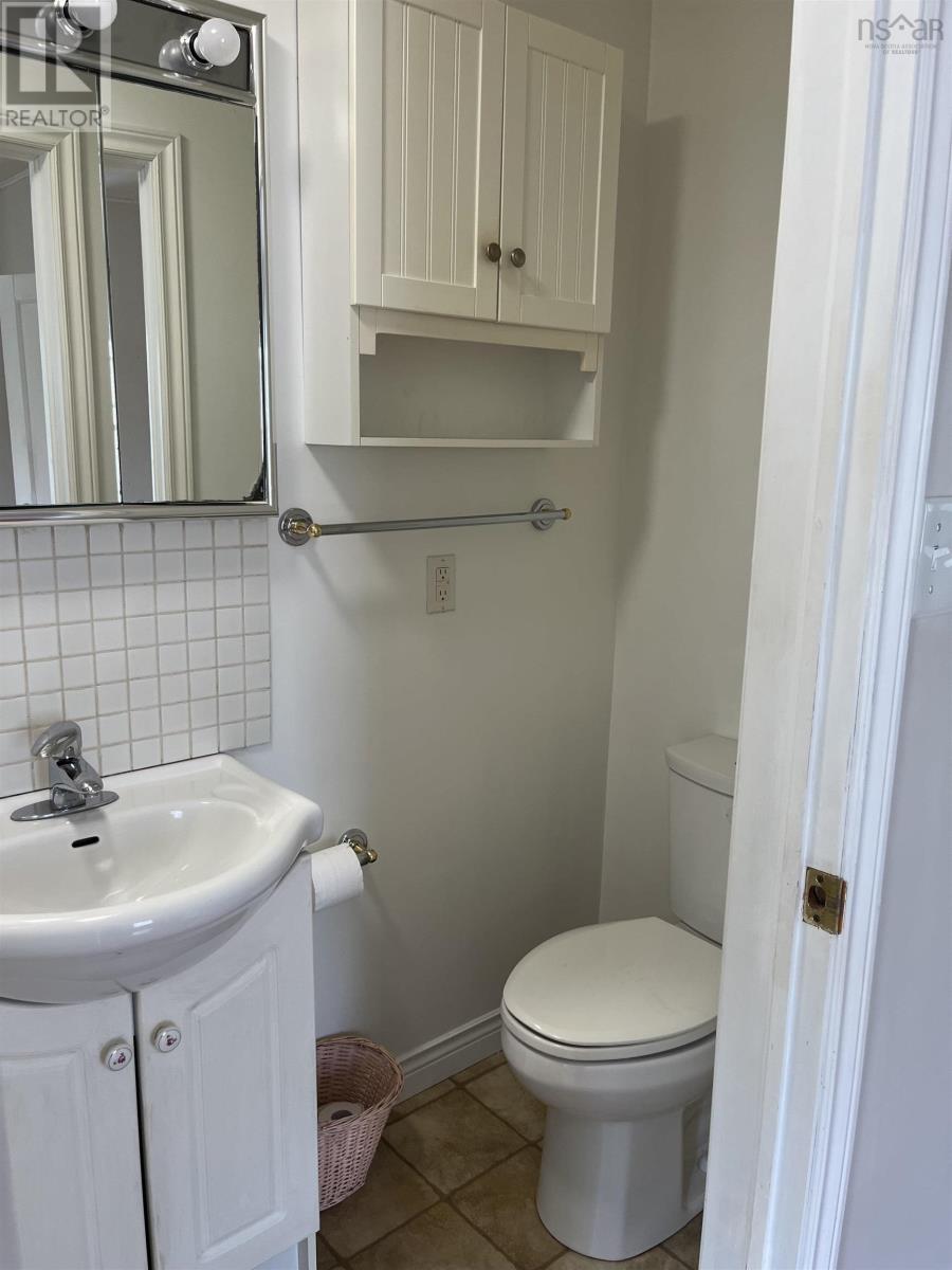 36 Lower Mclean Street, Glace Bay, Nova Scotia  B1A 2K7 - Photo 13 - 202520171