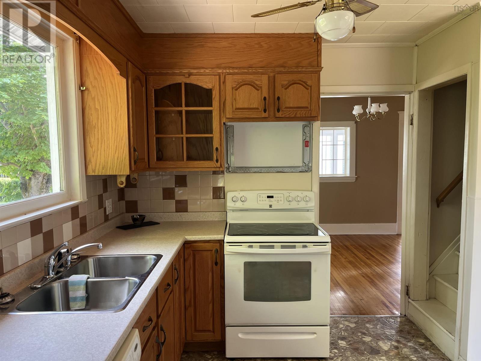 36 Lower Mclean Street, Glace Bay, Nova Scotia  B1A 2K7 - Photo 4 - 202520171