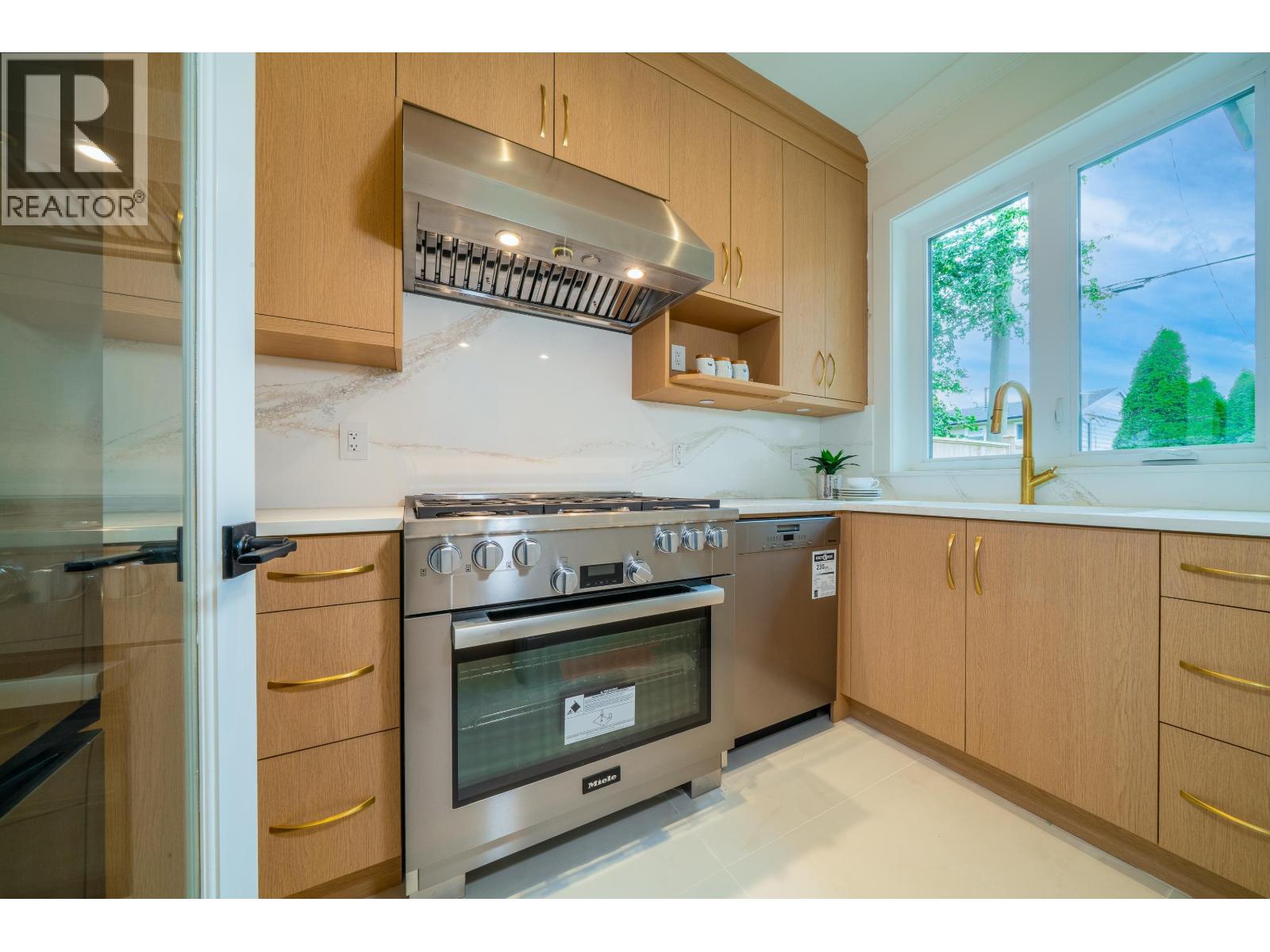 8411 Elsmore Road, Richmond, British Columbia  V7C 2A2 - Photo 12 - R3052994