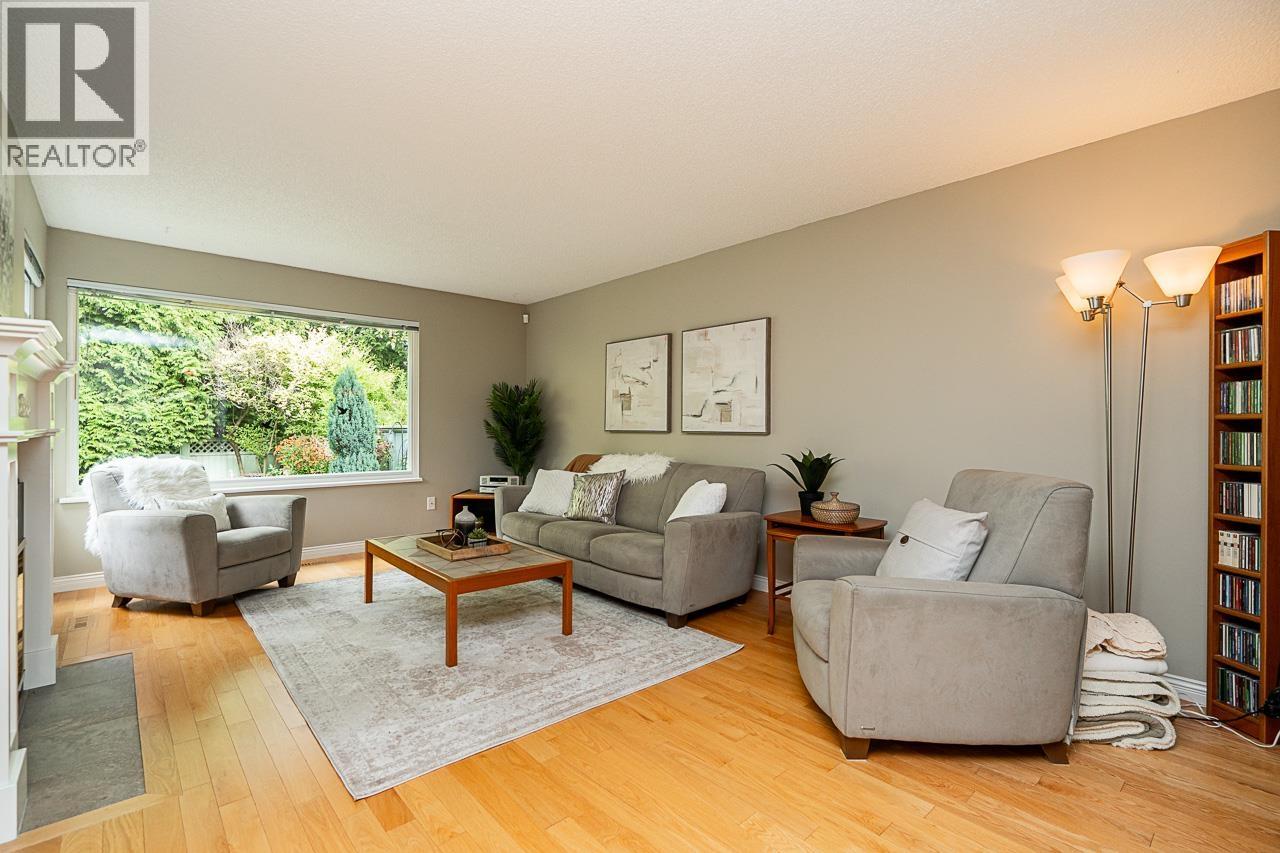 3799 Garden Grove Drive, Burnaby, British Columbia  V5G 4A5 - Photo 11 - R3053269