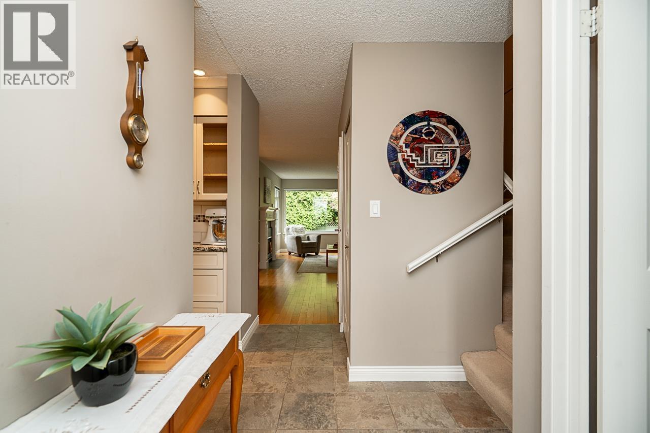3799 Garden Grove Drive, Burnaby, British Columbia  V5G 4A5 - Photo 3 - R3053269