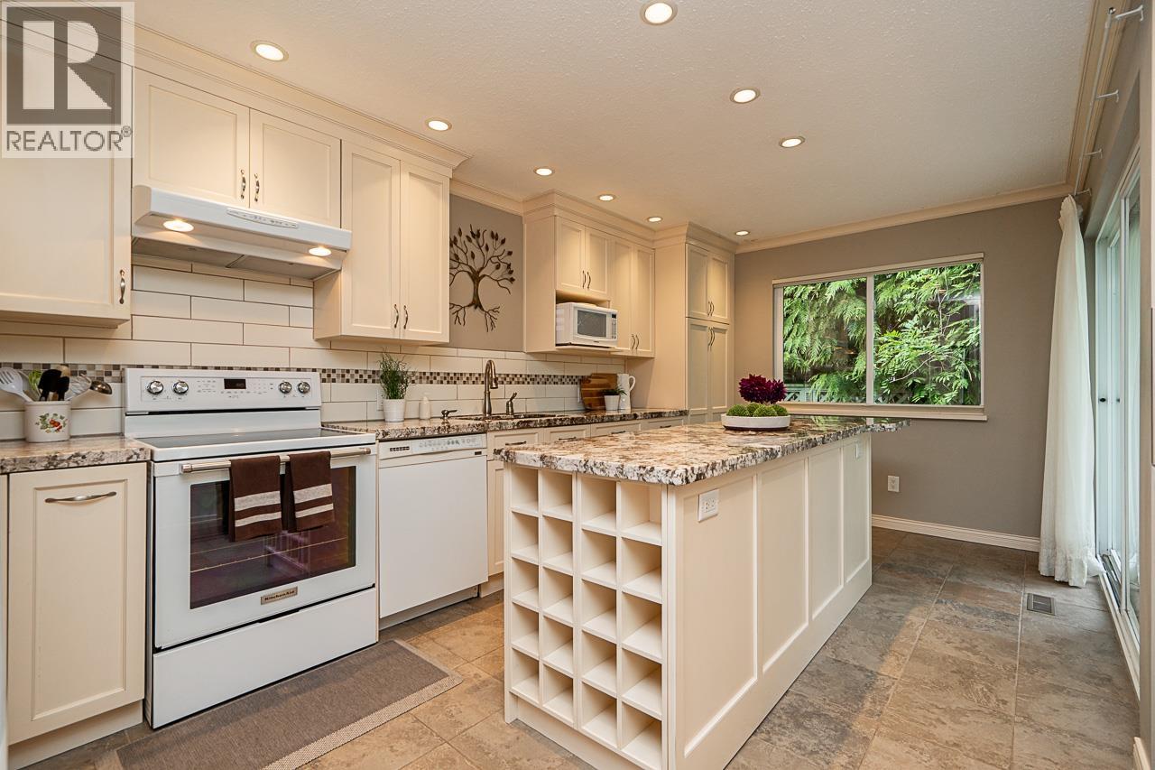 3799 Garden Grove Drive, Burnaby, British Columbia  V5G 4A5 - Photo 5 - R3053269