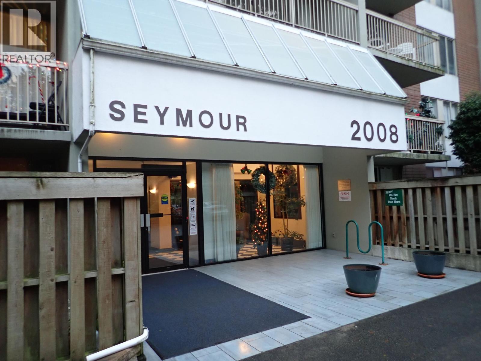 1205 2008 FULLERTON AVENUE, North Vancouver, British Columbia
