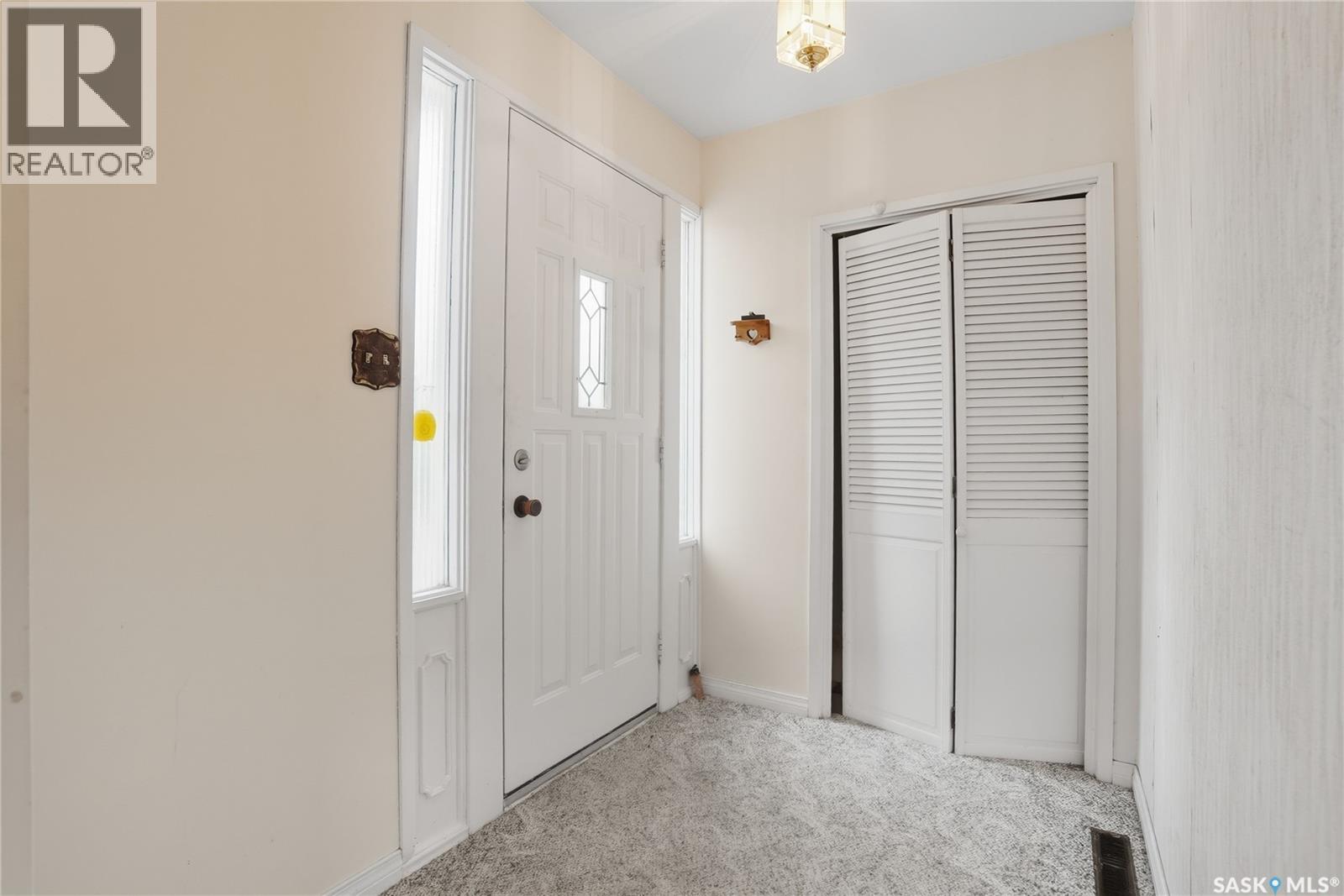 11 Moxon Crescent, Saskatoon, Saskatchewan  S7H 3B8 - Photo 3 - SK019596