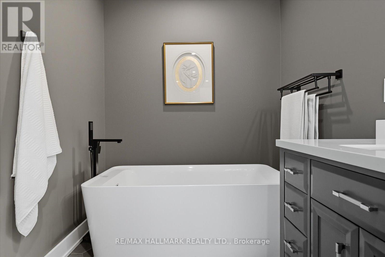 11 Avondale Crescent, Markham, Ontario  L3P 2J9 - Photo 31 - N12432590