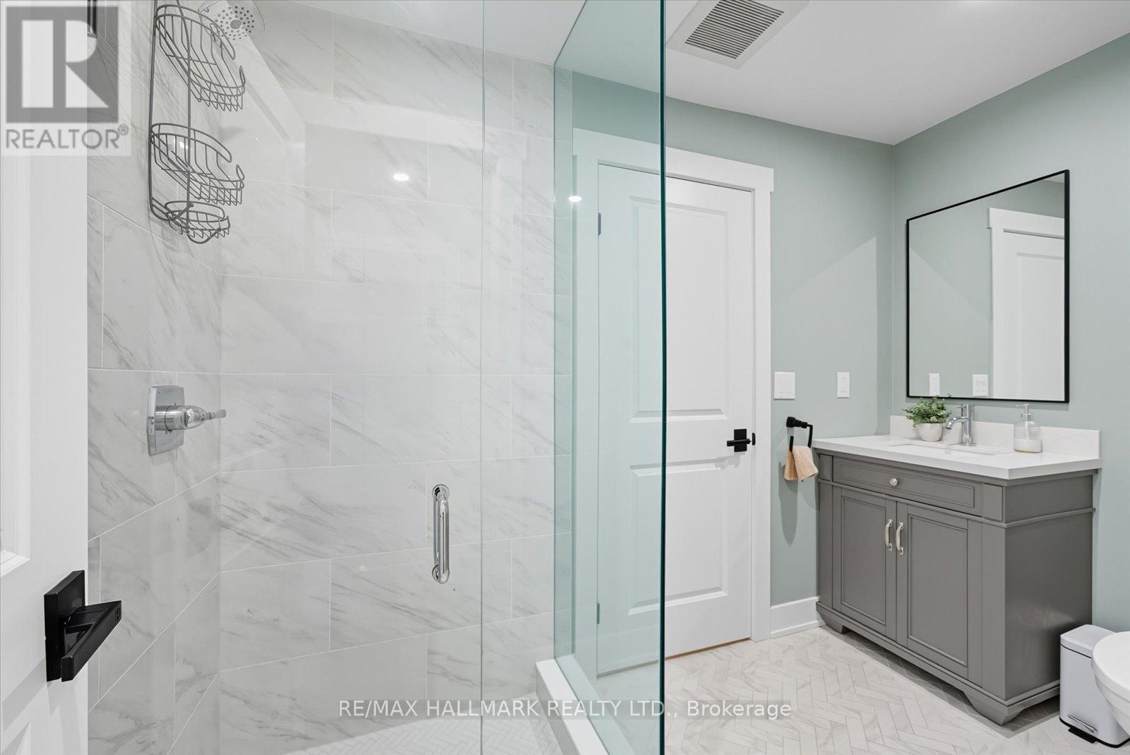 11 Avondale Crescent, Markham, Ontario  L3P 2J9 - Photo 21 - N12432590