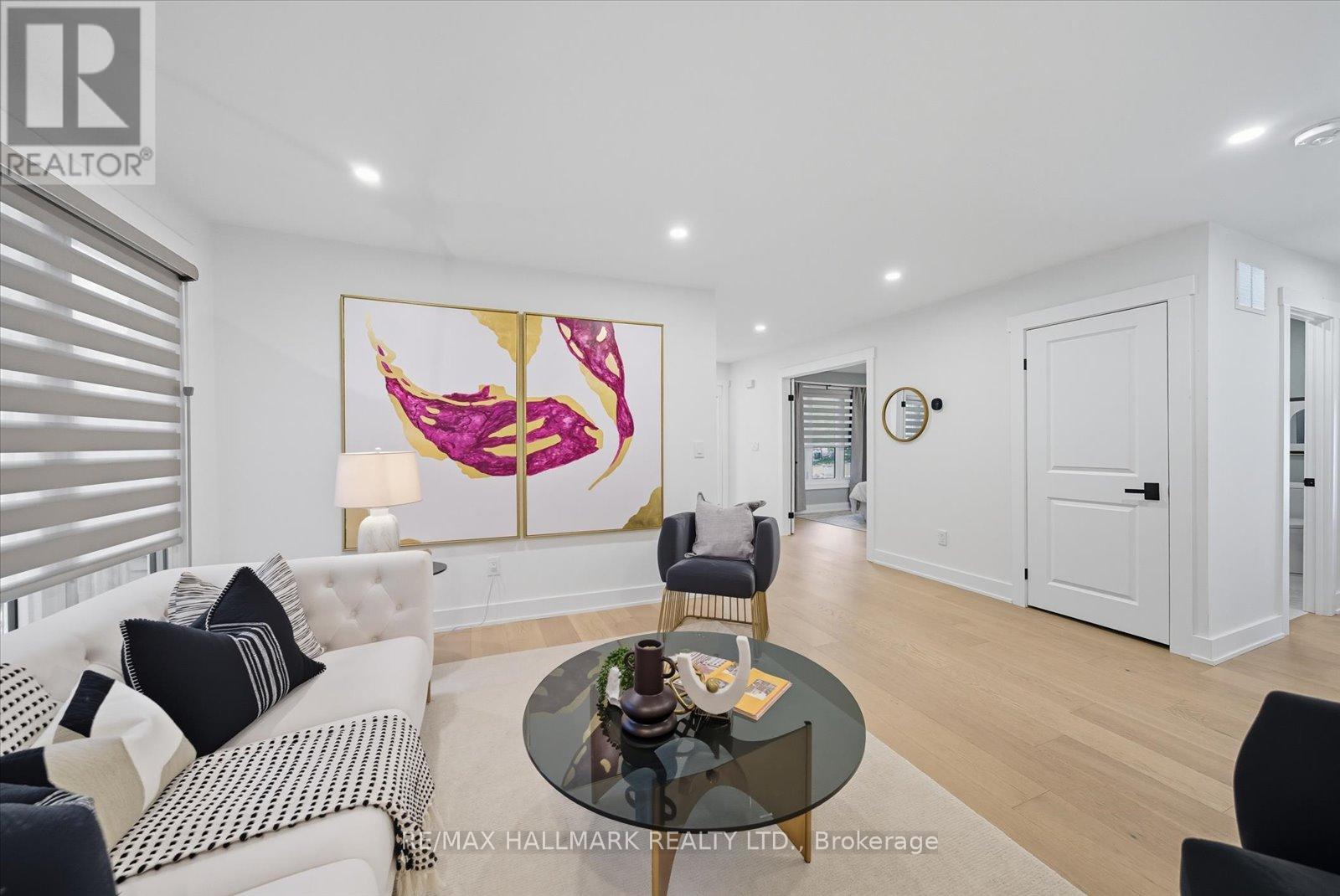 11 Avondale Crescent, Markham, Ontario  L3P 2J9 - Photo 4 - N12432590