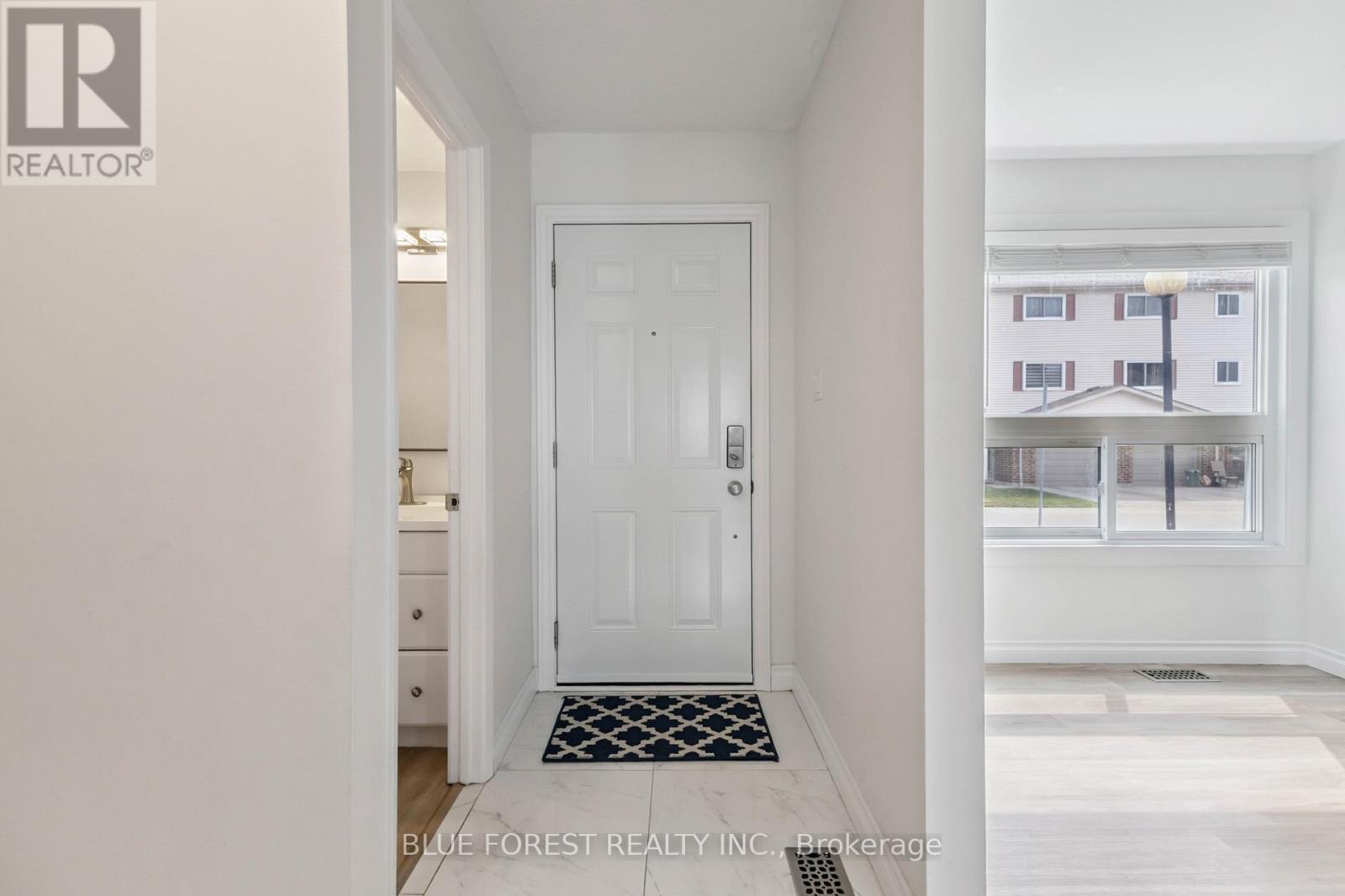 15 - 450 Pond Mills Road, London South, Ontario  N5Z 4X2 - Photo 6 - X12433231