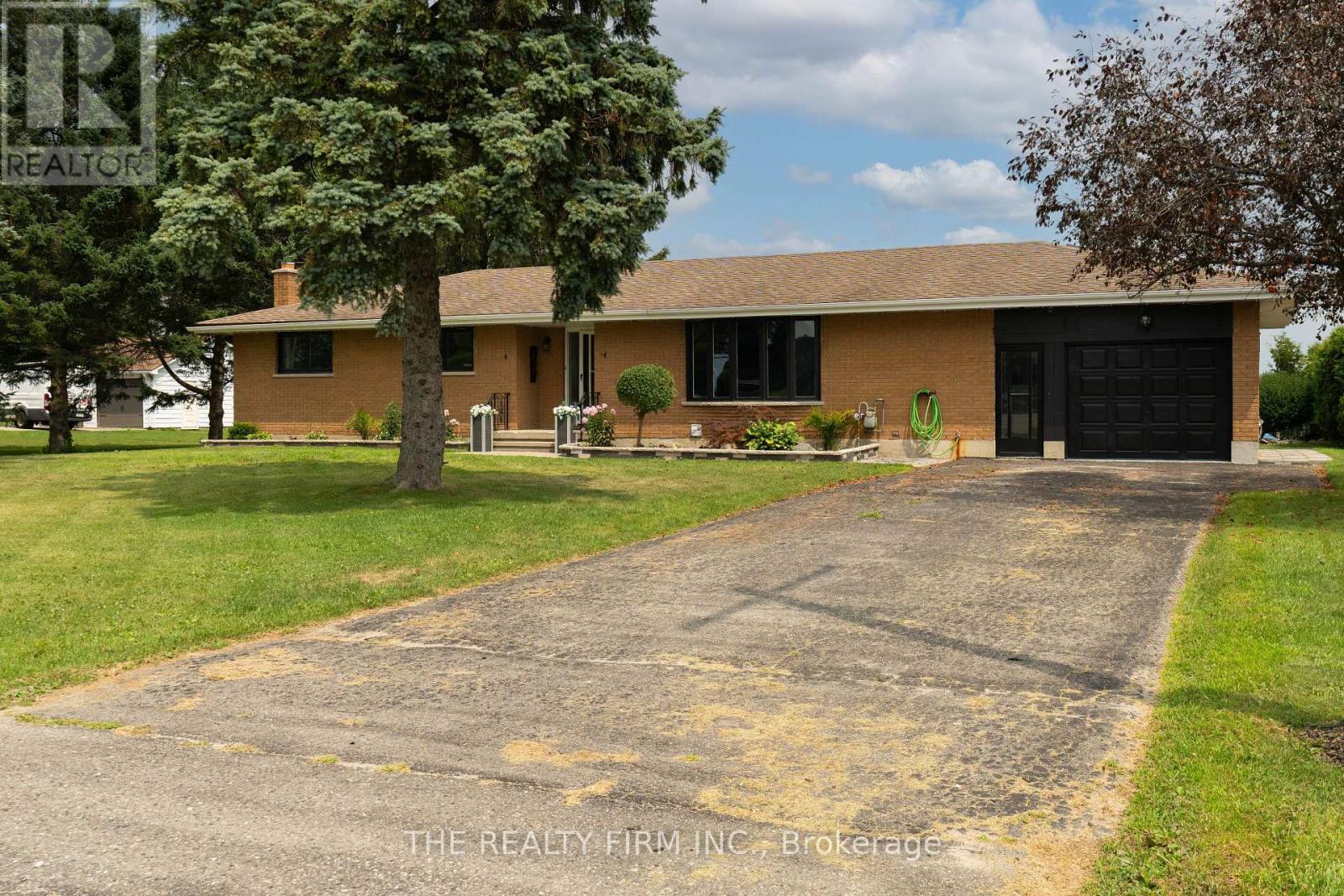 6898 Sunset Road, Central Elgin, Ontario  N6H 1L7 - Photo 2 - X12433251
