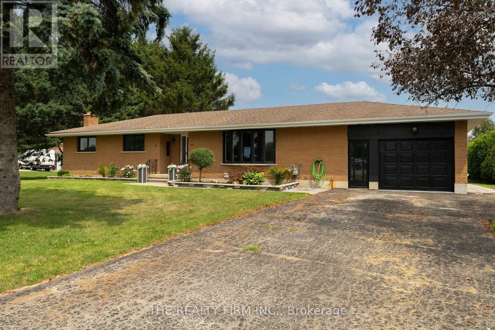 6898 Sunset Road, Central Elgin, Ontario  N6H 1L7 - Photo 3 - X12433251