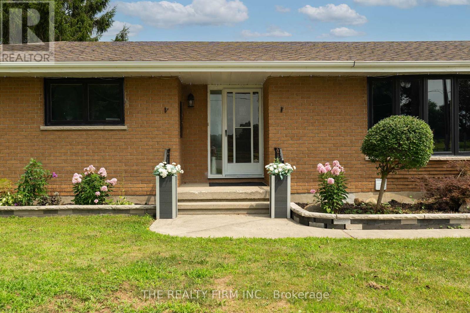 6898 Sunset Road, Central Elgin, Ontario  N6H 1L7 - Photo 5 - X12433251
