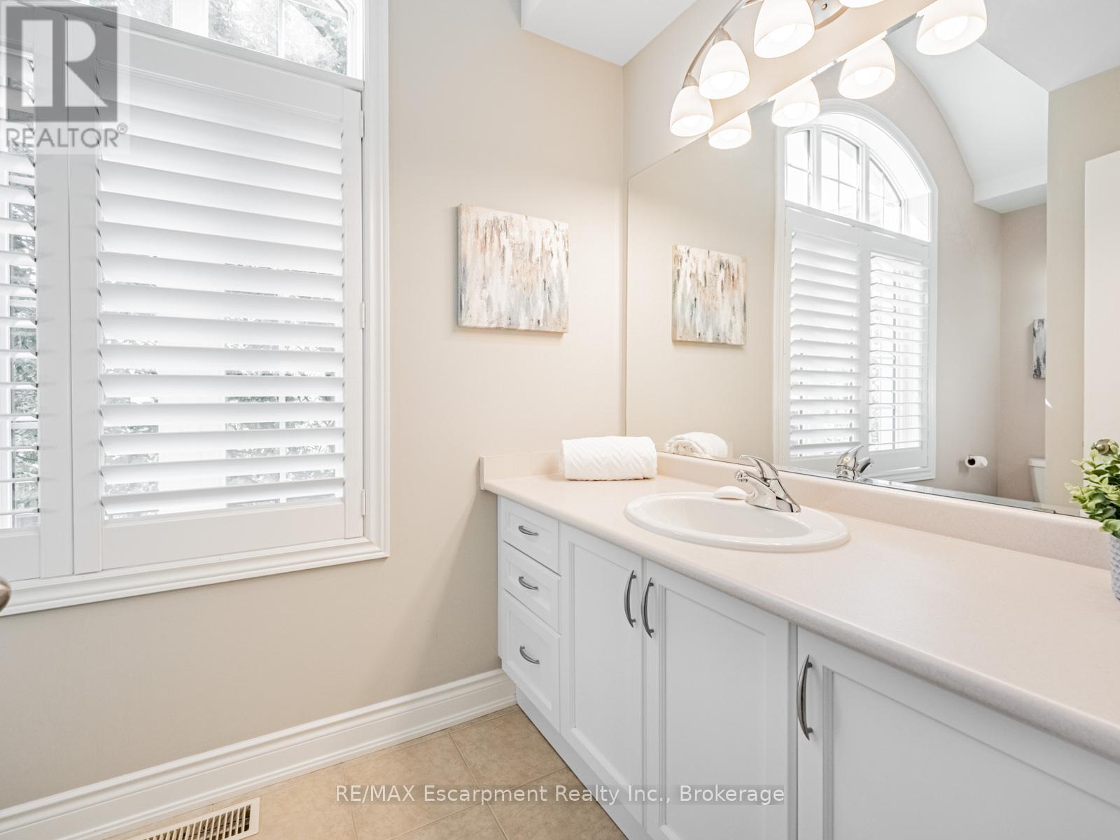 130 Innville Crescent, Oakville, Ontario  L6L 0B8 - Photo 29 - W12433221